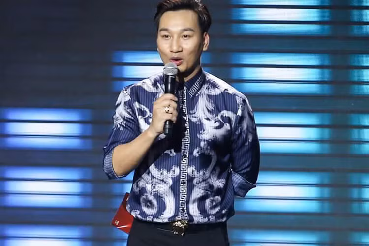 Ngay lập tức, Thành Trung lên tiếng phủ nhận. Theo lời nam MC, anh đã có mặt tại địa điểm tổ chức trước 30 phút. Lý do anh không nghe điện thoại là do đang lái xe, không tiện bắt máy. Trước đó, Thành Trung không ít lần gặp sự cố về sự nghiệp dẫn chương trình. Ảnh: FBNV