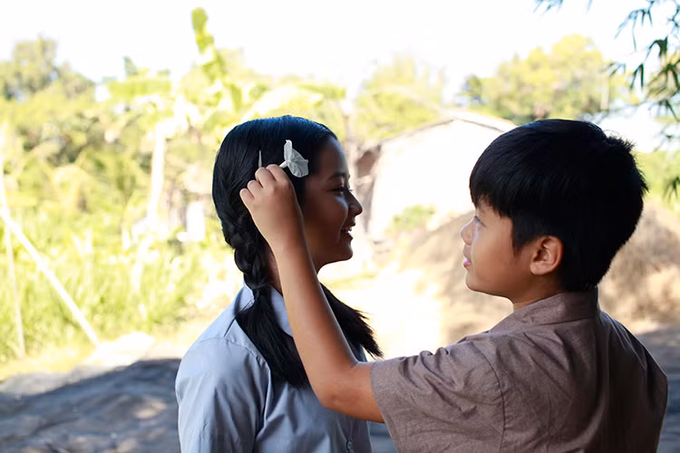 Trọng Khang, Thanh Mỹ và Hoàng Quân đều có kinh nghiệm diễn xuất. Cả ba sở hữu tính cách thơ ngây, mộc mạc, giúp mang lại cho bộ phim những cảm xúc rất dung dị, đáng yêu.