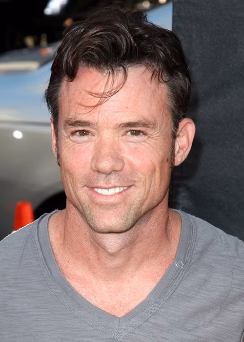 Bằng kinh nghiệm 17 năm hóa các vai thú, Terry Notary đã dễ dàng thể hiện tất cả mọi hành động, cử chỉ của vua khỉ Kong trong bộ phim “Kong: Skull Island”. Ảnh: Alchetron