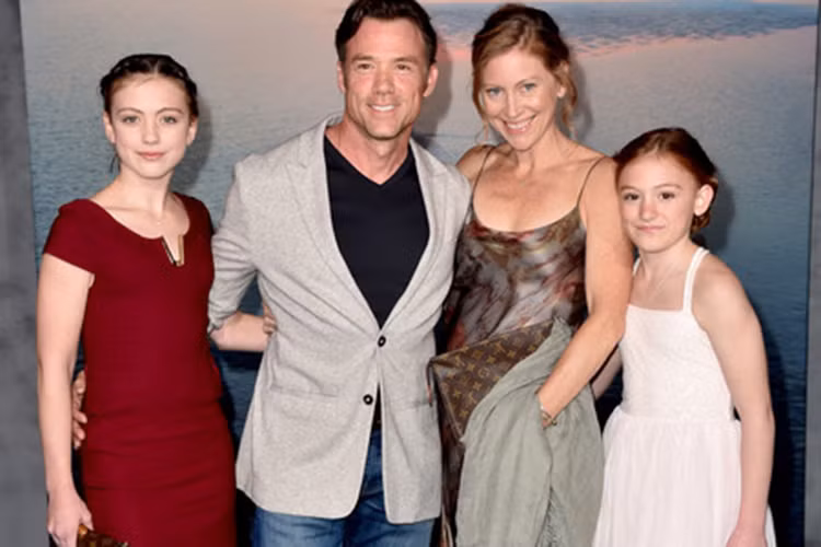 Khi còn là diễn viên xiếc nhào lộn, Terry Notary gặp bà xã Rhonda ở New York. Hiện tại, anh đang sống cùng vợ và hai cô con gái. Ảnh: Getty