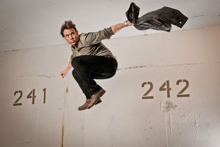 Terry từng giành được một suất học bổng môn thể dục dụng cụ tại trường đại học California nơi anh tốt nghiệp ngành sân khấu. Ảnh: Imdb