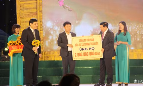 Lo dien doanh nghiep tang xe sang cho Tinh uy Nghe An-Hinh-3