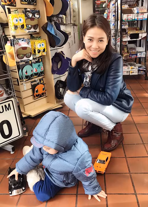 Loat anh hiem ve con trai Thu Minh sap tron 2 tuoi