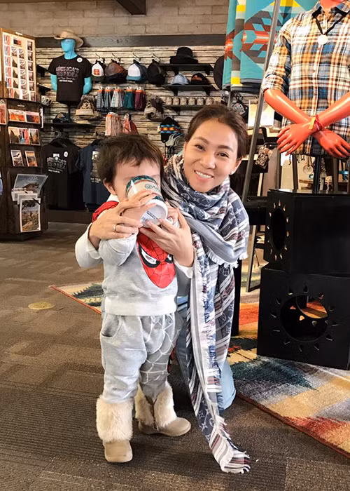 Loat anh hiem ve con trai Thu Minh sap tron 2 tuoi-Hinh-2