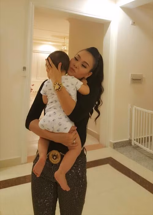 Loat anh hiem ve con trai Thu Minh sap tron 2 tuoi-Hinh-10