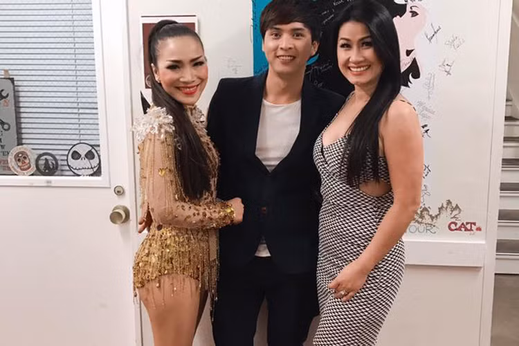 Trong khi Ivy liên tục tiết lộ về cuộc hôn nhân tan vỡ, nam ca sĩ Hồ Quang Hiếu lại rất hiếm khi chia sẻ. Anh chọn cách giữ im lặng, không thanh minh về ồn ào xung quanh mối quan hệ với vợ cũ. (Ảnh: FBNV)