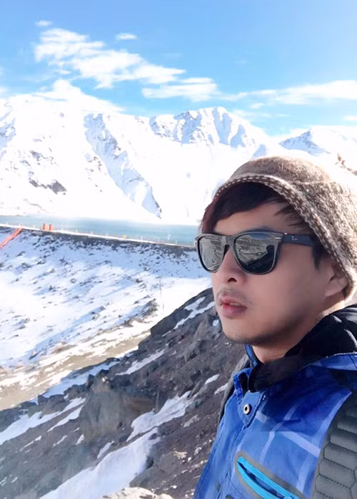 Dù bận rộn với công việc nhưng Hồ Quang Hiếu vẫn thường xuyên đi du lịch. Chỉ trong hơn một năm, anh đã đặt chân đến rất nhiều vùng đất mới trên khắp thế giới như: Trung Quốc, Venezuela, Italy...(Ảnh: FBNV)