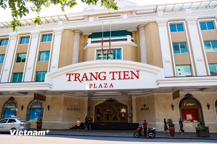 Ha Noi: Nhieu don vi treo co ru som tuong nho Tong Bi thu Nguyen Phu Trong-Hinh-2