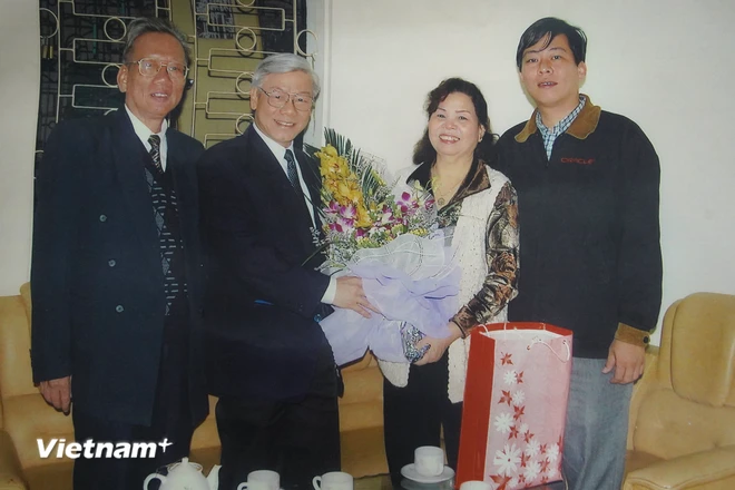 Cô giáo Đặng Thị Phúc khóc nghẹn tiếc thương học trò Nguyễn Phú Trọng - Hình 2 Co giao Dang Thi Phuc khoc nghen tiec thuong hoc tro Nguyen Phu Trong-Hinh-2