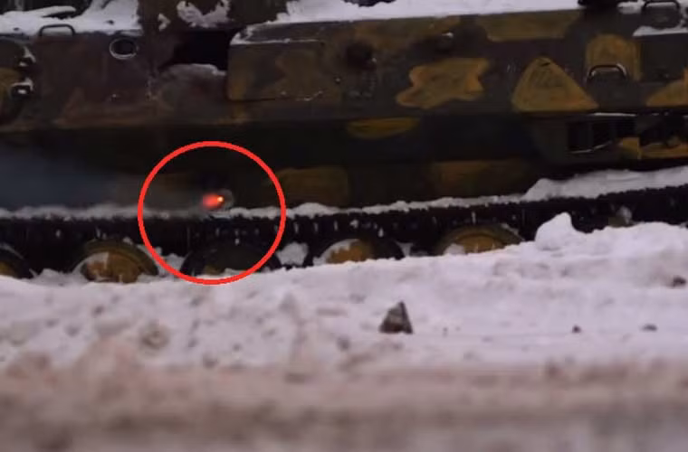 PG-29V có khả năng xuyên giáp dày tới 650mm ở góc chạm 60 độ. Sức xuyên này không một loại xe tăng nào có thể chống chịu được. Ảnh: quả đạn PG-29V bắt đầu tiếp cận mục tiêu xe thiết giáp.