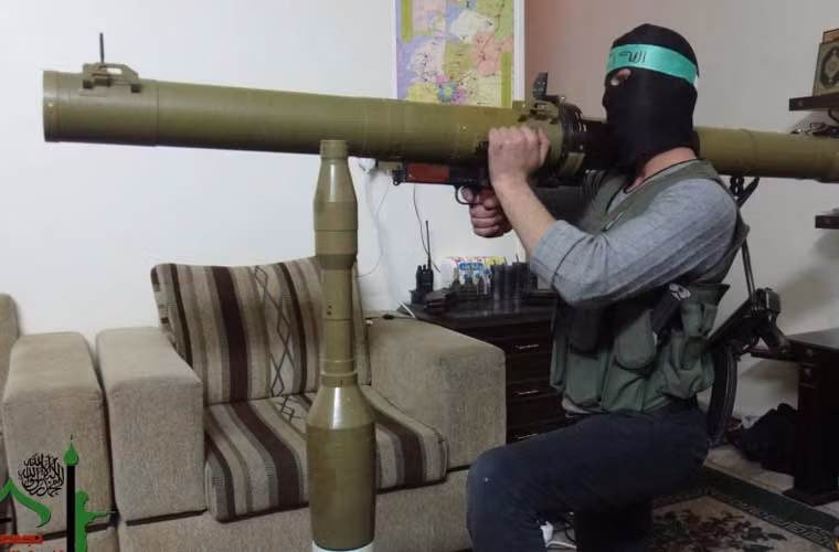 Rất đáng lo ngại là RPG-29 hiện đã lọt vào tay các phần tử khủng bố ở Trung Đông. Chủ yếu nguồn súng xuất phát từ sự quản lý yếu kém của quân đội Syria (một quốc gia mua số lượng lớn RPG-29). Bằng loại vũ khí này, quân nổi dậy ở Syria đã khiến cho quân chính phủ phải “ôm hận” không ít lần.