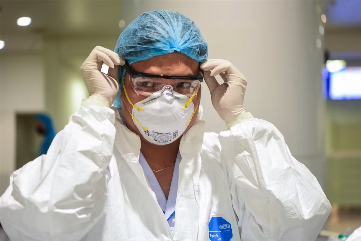 Kỹ thuật, phân loại và lựa chọn trang phục phòng chống COVID-19 cho y bác sĩ Ky thuat, phan loai va lua chon trang phuc phong chong COVID-19 cho y bac si