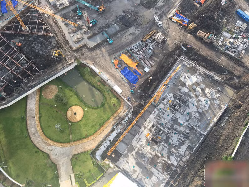 Ông Đạt cho biết, vì thủ tục điều chỉnh quy mô không thể nhanh chóng được phê duyệt, khách hàng sẽ khó lòng chờ đợi nên công ty quyết định thanh lý hợp đồng, chấp nhận thiệt hại. Phát Đạt đang làm các thủ tục xin điều chỉnh quy mô dự án, giảm số lượng căn hộ và tăng diện tích cây xanh. Trong năm 2017, doanh nghiệp này sẽ đổ thêm 1.000 tỷ đồng phát triển dự án River City. Ảnh: angialand.com.vn.