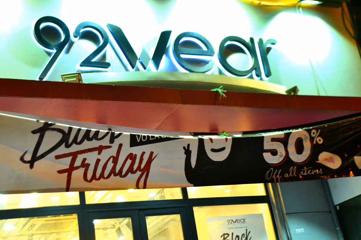 Do xo mua thoi trang giam gia khung dip Black Friday-Hinh-2