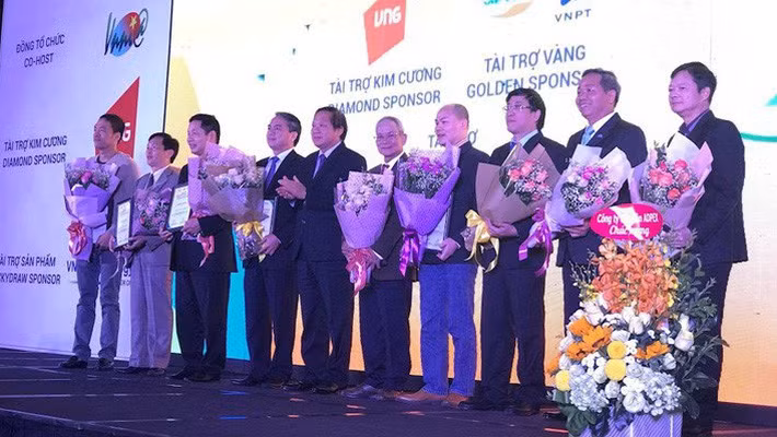 10 nhan vat anh huong lon nhat Internet Viet Nam 10 nam