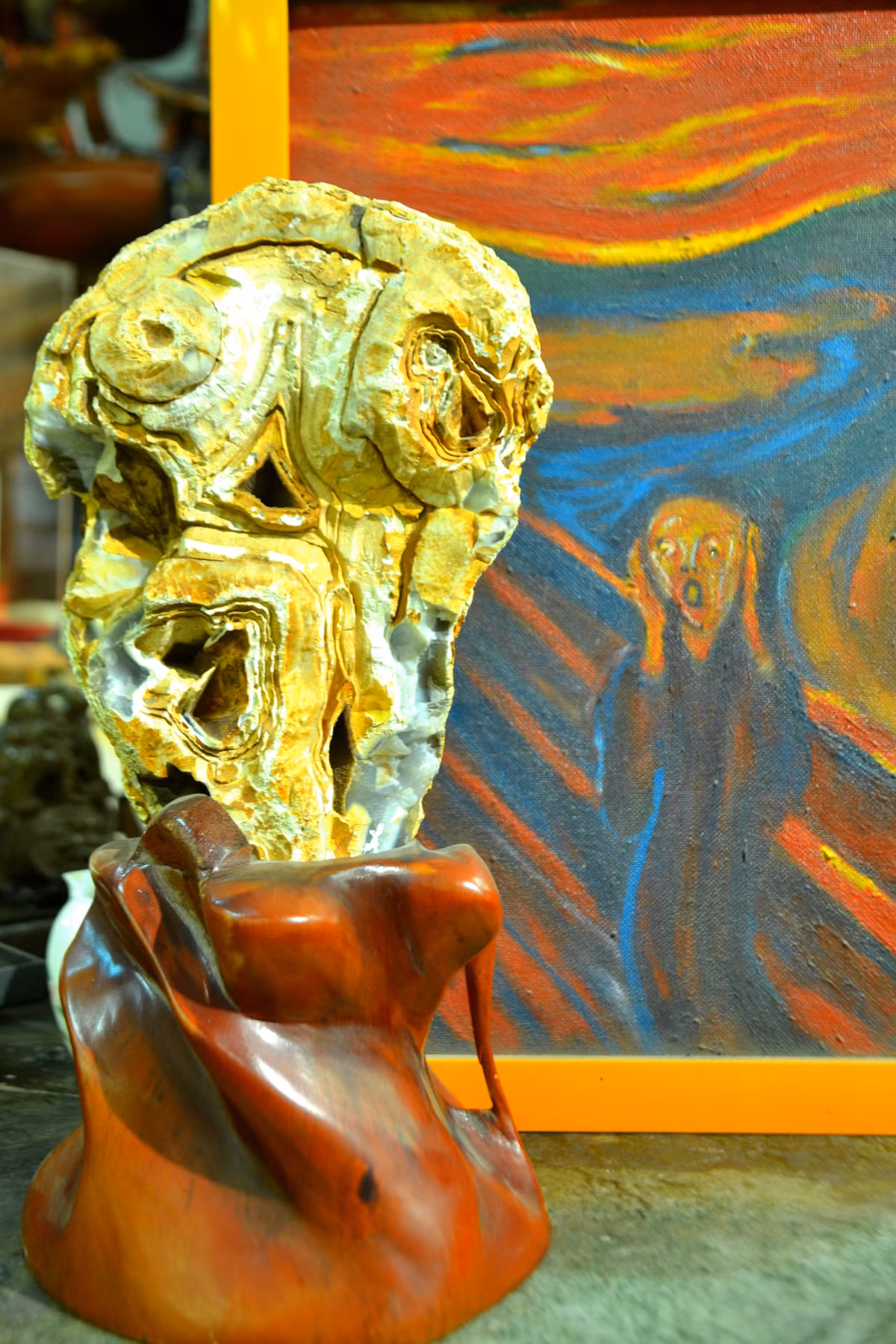 Sự tương đồng của khối đá với hình ảnh trong bức tranh nổi tiếng.