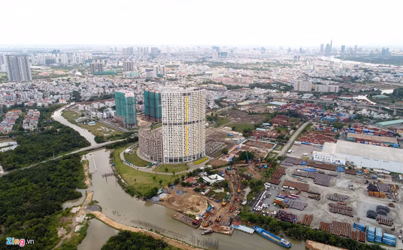 Dự án River City nằm trên đường Đào Trí (quận 7, TP.HCM) với 12 block, được xây dựng trên khu đất rộng 112.585 m2. Trước đây, dự án có tên là The EverRich 2, do Công ty Cổ phần Phát triển Bất động sản Phát Đạt làm chủ đầu tư. Ảnh: Zing.
