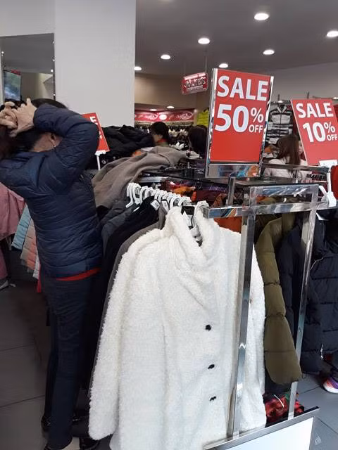 Khach that vong voi khuyen mai Black Friday “treo dau de, ban thit cho”-Hinh-6