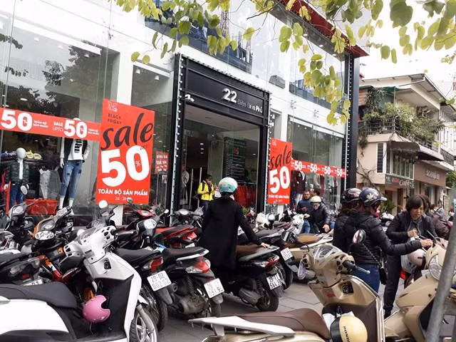 Khach that vong voi khuyen mai Black Friday “treo dau de, ban thit cho”-Hinh-2