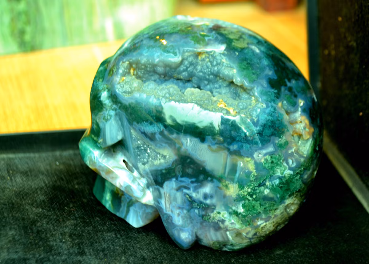 Sở dĩ nó có giá đắt đỏ như vậy vì chiếc đầu lâu được làm từ đá mã não - loại đá rất được ưa chuộng ở các nước Châu âu và Ấn Độ.