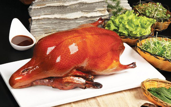 Thịt vịt, trứng vịt lộn. Người dân miền Bắc, Trung thường kiêng ăn trứng vịt, trứng vịt lộn và thịt vịt các dịp đầu tháng, đầu năm. Họ cho rằng ăn vịt dịp này dễ dẫn đến cảnh “tan đàn, xẻ nghé” không hay.