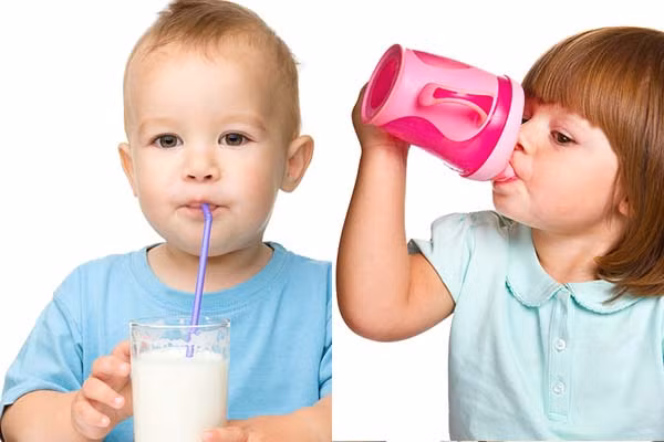 Mùa đông, bố mẹ nên cho trẻ uống cốc có ống hút. Cách này có tác dụng giảm tiếp xúc giữa nước với môi, hạn chế tình trạng bay hơi gây mất nước. Khi ra ngoài, nên cho bé dùng khẩu trang.