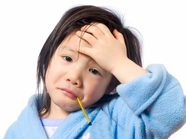 Thể trạng cũng ảnh hưởng đến hiện tượng nẻ môi mùa đông. Trẻ có sức đề kháng kém, thiếu vitamin sẽ dễ bị nẻ môi hơn so với người khỏe mạnh, bổ sung đầy đủ dưỡng chất.