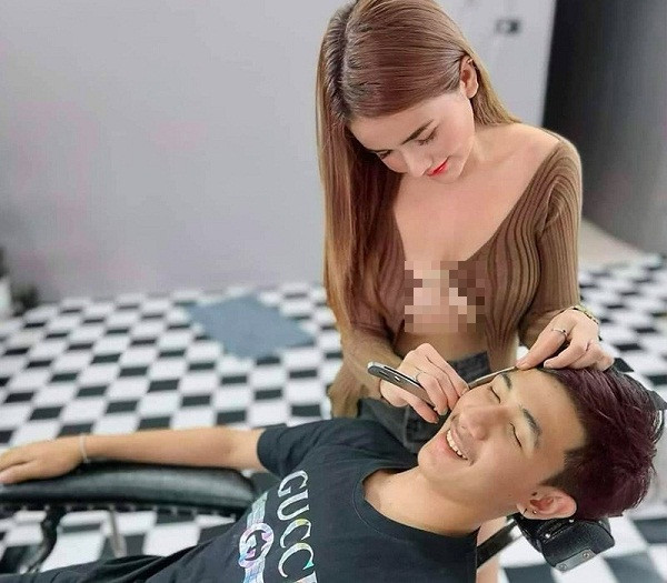 Những hình ảnh chia sẻ cho thấy, cô gái có gương mặt xinh đẹp cùng vóc dáng nuột nà. Đặc biệt, vòng 1 căng tràn của cô nàng như trực “bung” ra khỏi chiếc áo len mỏng. Ảnh: Internet