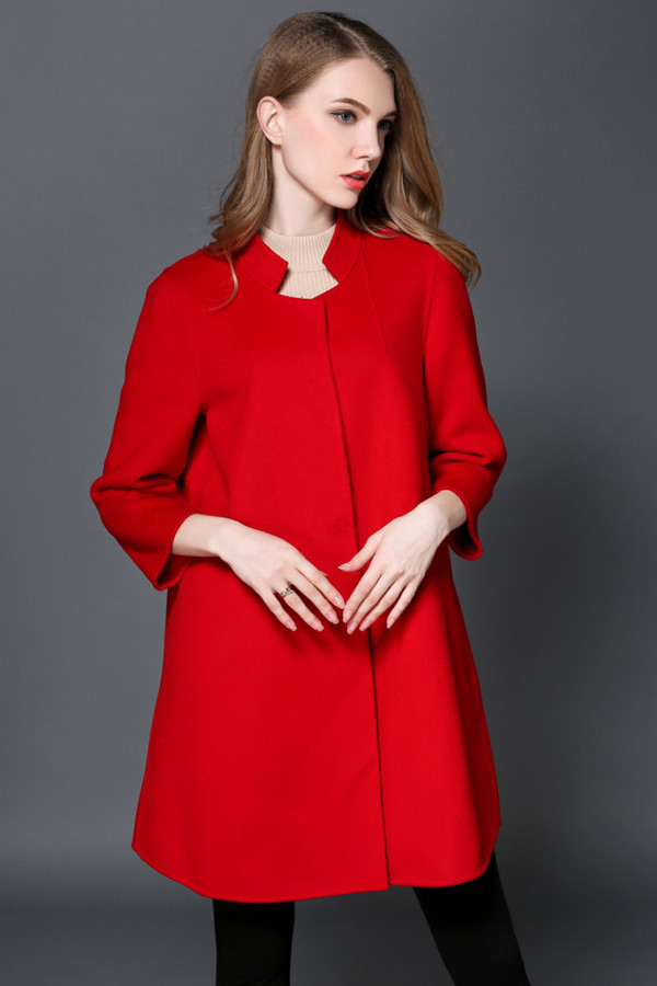 Mẫu áo khoác dáng suông rất thích hợp với xu hướng mốt mùa đông năm nay. Mẫu áo này thích hợp với những ngày lạnh sâu.