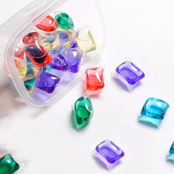 Để làm sạch đồ mặc Tết không tốn sức, trang Sohu khuyến nghị nên dùng hạt giặt. Loại chất tẩy này có thể khắc phục nhược điểm của cả hai loại chất tẩy rửa trên.