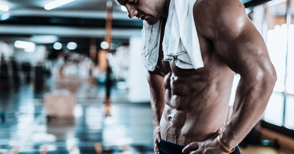 Tắm sau khi thể dục: Sau khi thể thao, các mao mạch trên cơ thể ở trạng thái mở. Nếu tắm ngay thời điểm này sẽ khiến khí lạnh thâm nhập, bất lợi cho sức khỏe.