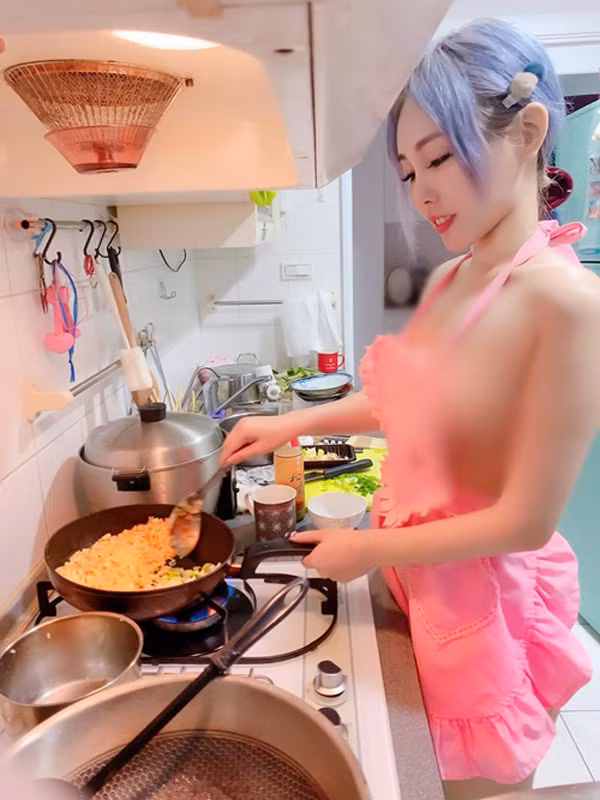 Thực tế, sở hữu thân hình cực phẩm, người đẹp có quyền phô diễn vẻ đẹp của mình. Tuy nhiên, trang phục nên phù hợp với hoàn cảnh, môi trường xung quanh. Ăn mặc gợi cảm, tinh tế khác hẳn với việc lạm dụng để thu hút sự chú ý theo cách tiêu cực.