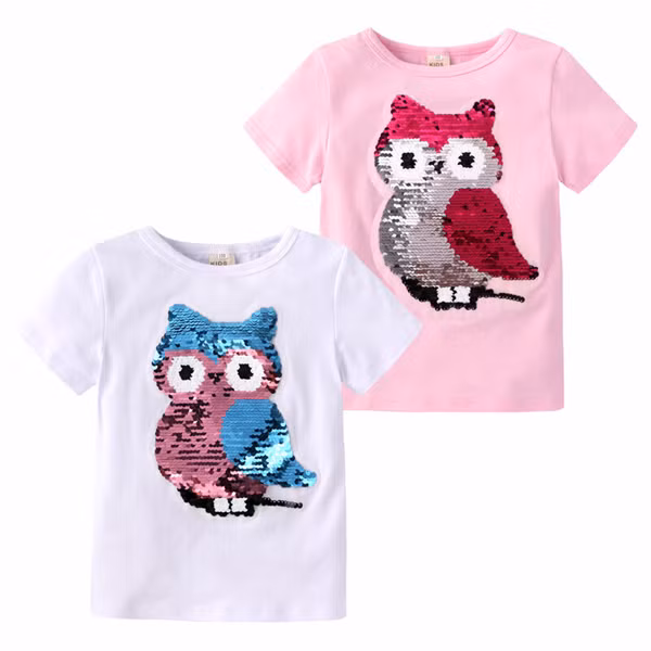 Quần áo có nhiều chi tiết: Nắm bắt tâm lý thích hình ảnh ngộ nghĩnh, trang trí sặc sỡ, nhiều nhà sản xuất đính hạt cườm, ngọc trai lên trang phục cho trẻ.