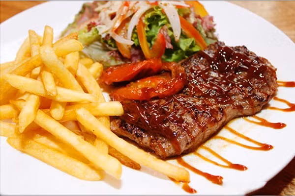 Bít tết trẻ em: Li Chunrong, một khách mời đặc biệt chương trình "Bác sĩ Lĩnh Nam" của Đài truyền hình Quảng Đông, phó khoa Tăng trưởng và Phát triển của Bệnh viện Nhi Quảng Đông, từng chỉ ra rằng bít tết trẻ em có chứa nhiều bơ thực vật, muối. Nó không thích hợp cho trẻ em, tiêu thụ lâu dài ảnh hưởng đến sự phát triển thể chất.