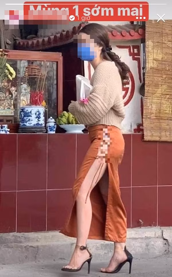 Trong tâm thức người Việt, Tết không chỉ mang ý nghĩa của việc tiễn đưa năm cũ, chào đón năm mới, mà còn mang đậm nét tâm linh. Ngoài tục cúng gia tiên, người dân thường tìm về các đền, chùa để cầu phúc, cầu may cho gia đình. (Ảnh minh họa)