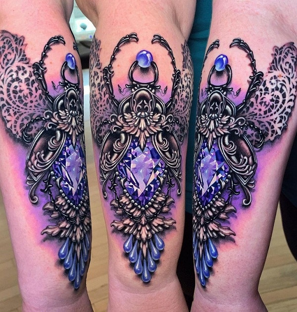 Có lẽ, nỗ lực sáng tạo, chăm chỉ và nghiêm túc là yếu tố khiến Ryan Ashley luôn tỏa sáng trong lĩnh vực mình hoạt động. Được biết, cô không chỉ khẳng định tài năng ở lĩnh vực xăm hình. Khi còn học tập tại Học viện Công nghệ Thời trang, Ryan Ashley luôn là sinh viên có thành tích xuất sắc nhất của trường.