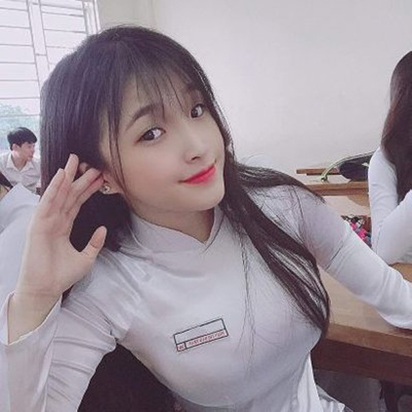 Sở hữu chiều cao 1m64, số đo ba vòng lần lượt là 94-62-98cm cùng gương mặt xinh đẹp, Bảo Trân nhanh chóng thu hút lượng lớn người theo dõi.