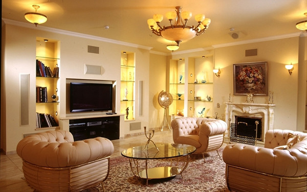 Bật đèn. Ngoài việc mở cửa sổ thông gió, bạn nên bật tất cả các đèn có trong phòng. Nhà để lâu không ở luôn bao phủ bởi bóng tối, mang yếu tố âm. Tận dụng ánh sáng từ đèn điện, nắng bên ngoài sẽ giúp ngôi nhà điều hòa âm dương.