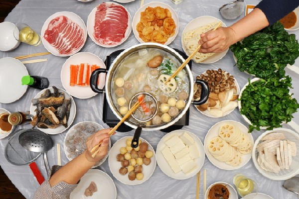 Phổi cũng là bộ phận khó làm sạch. Cấu tạo của chúng rất phức tạp. Lau rửa bằng cách thông thường khó có thể loại bỏ hết vết bẩn bám vào trong quá trình giết mổ. Mặt khác, phổi còn được đánh giá là bộ phận nặng mùi nhất ở lợn. Quá trình chế biến không kỹ, món ăn sẽ rất khó nuốt.