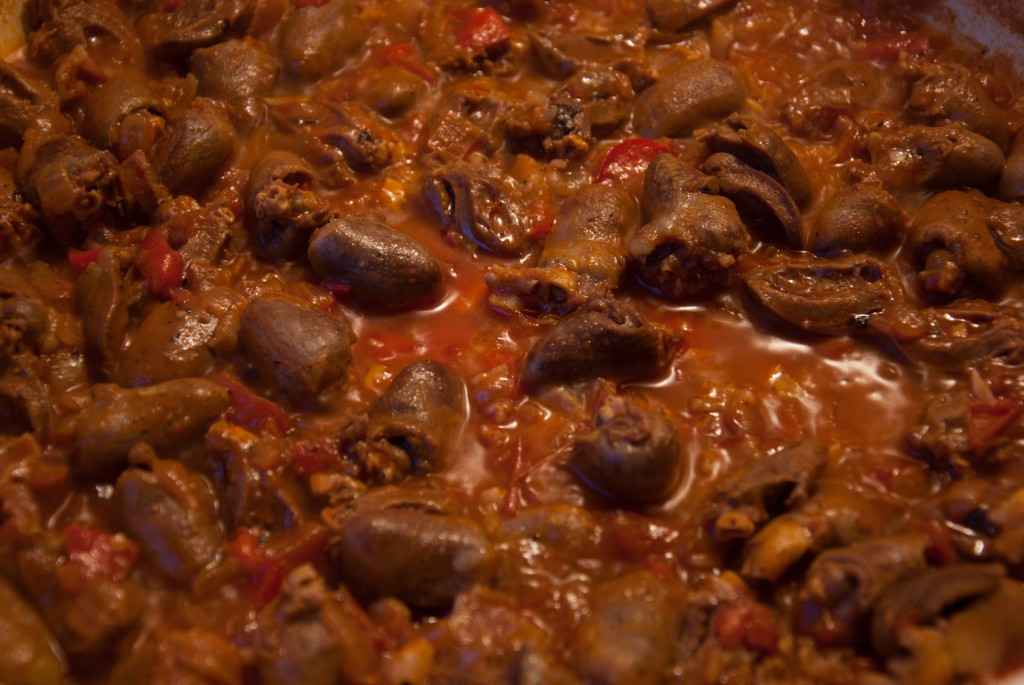 Giàu sắt: Tim gà chứa nhiều sắt. Sắt không chỉ cần thiết cho quá trình vận chuyển oxy và tổng hợp DNA mà còn quan trọng đối với việc sản xuất các tế bào hồng cầu khỏe mạnh. Ảnh: MM.