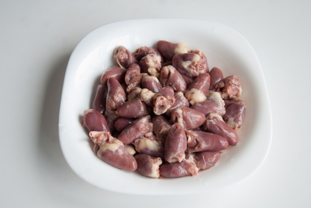 Ngoài ra, các loại thực phẩm giàu protein như tim gà cũng có thể tăng cường phát triển cơ bắp và sức mạnh khi kết hợp với luyện tập sức đề kháng. Ảnh: MM.