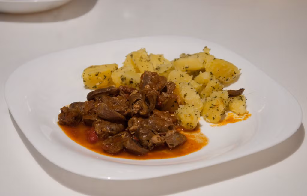 Ước tính có khoảng 1,6 tỷ người trên toàn cầu bị thiếu sắt, khiến nó trở thành loại thiếu dinh dưỡng phổ biến nhất trên thế giới. Việc thiếu sắt có thể gây ra một loạt các triệu chứng, bao gồm suy nhược, mệt mỏi, suy giảm khả năng miễn dịch và các vấn đề tiêu hóa. Ảnh: MM.