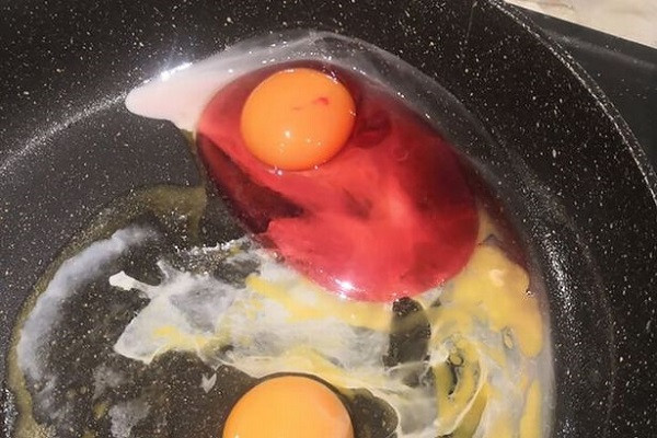 Dap trung vao chao, ba noi tro hot hoang thay long trang mau hong