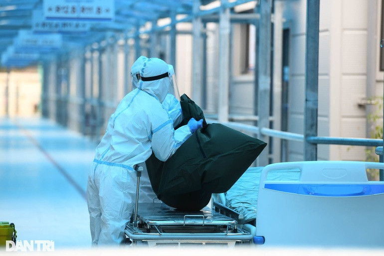 Tieng khoc nghen trong cuoc goi bao tu tu khu dieu tri F0 nang nhat Ha Noi-Hinh-7