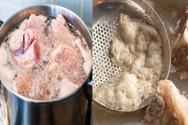 Chần xương trước khi bỏ vào hầm: Đa số chị em cho rằng, trước khi chế biến nên chần xương sơ qua để loại bỏ các chất độc hại. Tuy nhiên, thực tế là việc làm này không giúp loại bỏ chất độc, chất bẩn ra khỏi thực phẩm mà thậm chí còn phản tác dụng. Khi xương chưa được rửa sạch mà chần qua nước sẽ làm các thớ thịt bên ngoài co lại, làm các chất bẩn trong thịt không thể thoát ra, từ đó làm chúng ngấm ngược lại vào bên trong.