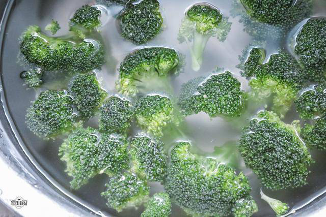 Hơn nữa, kết cấu của súp lơ rất khó làm sạch hoàn toàn, rất nhiều côn trùng có thể vẫn còn sót lại trong súp lơ. Vì thế, khi đi ăn ở ngoài, tốt hơn bạn nên hạn chế gọi các món ăn từ súp lơ.