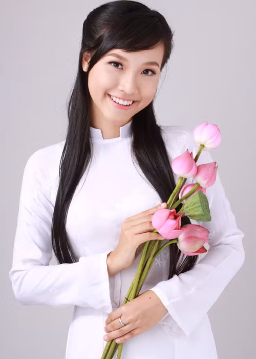 Nữ MC của Giọng hát Việt nhí gắn liền với hình ảnh gái ngoan khi luôn chăm chỉ với công việc và tránh xa những ồn ào thị phi. Ảnh: 24h