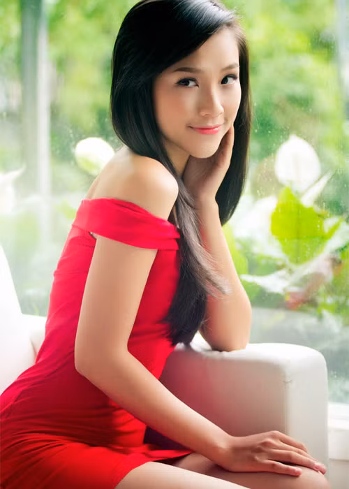 Vẻ đẹp ngọt ngào của Hoàng Oanh khi tham gia cuộc thi Hoa hậu Phụ nữ Việt Nam qua ảnh 2012. Ảnh: 24h