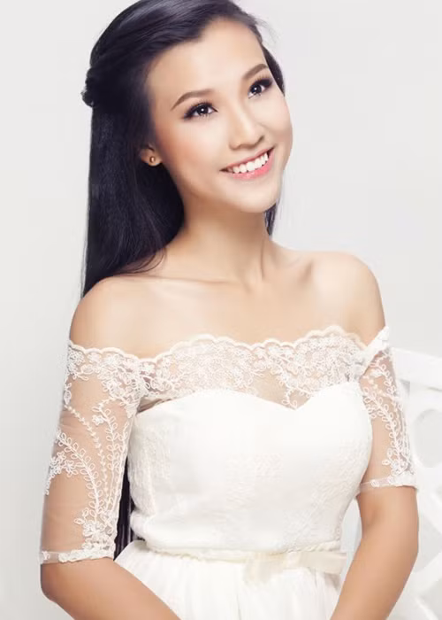 Từ khi tham gia các hoạt động giải trí, MC Hoàng Oanh xây dựng hình ảnh dịu dàng, nữ tính. Ảnh: Vietnamnet