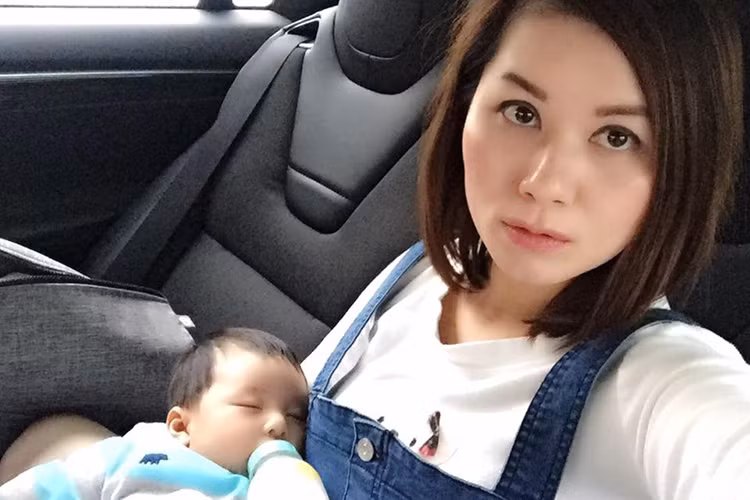 Đan Trường dự định khi con trai cứng cáp hơn sẽ đưa về Việt Nam để gặp gỡ gia đình và người thân. Ảnh: FBNV